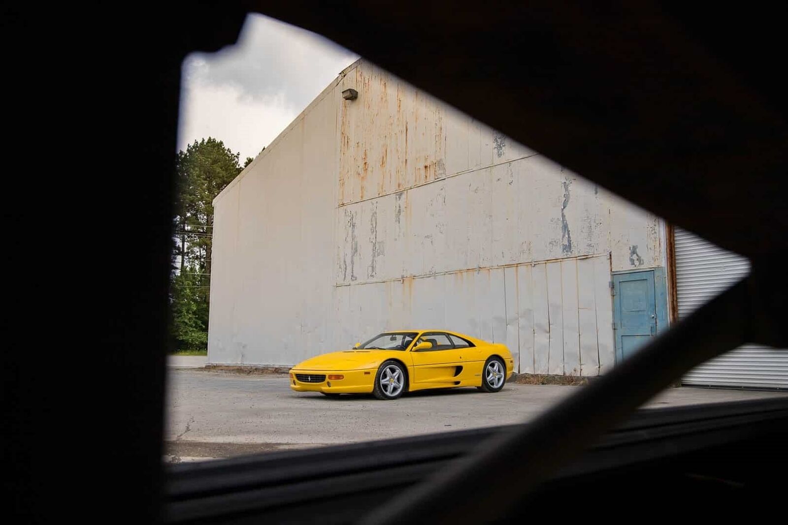 Ferrari-355-1995-Yellow-Black-30655-7