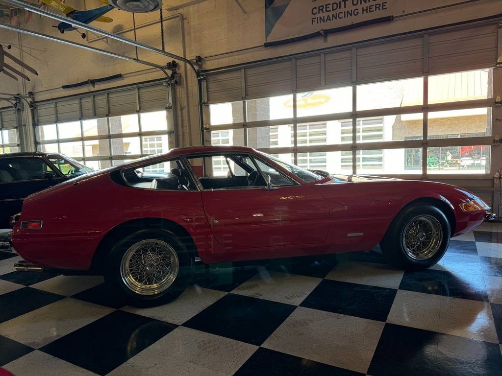 Ferrari-365-gtb4-daytona-coupe-1971-red-69610-4