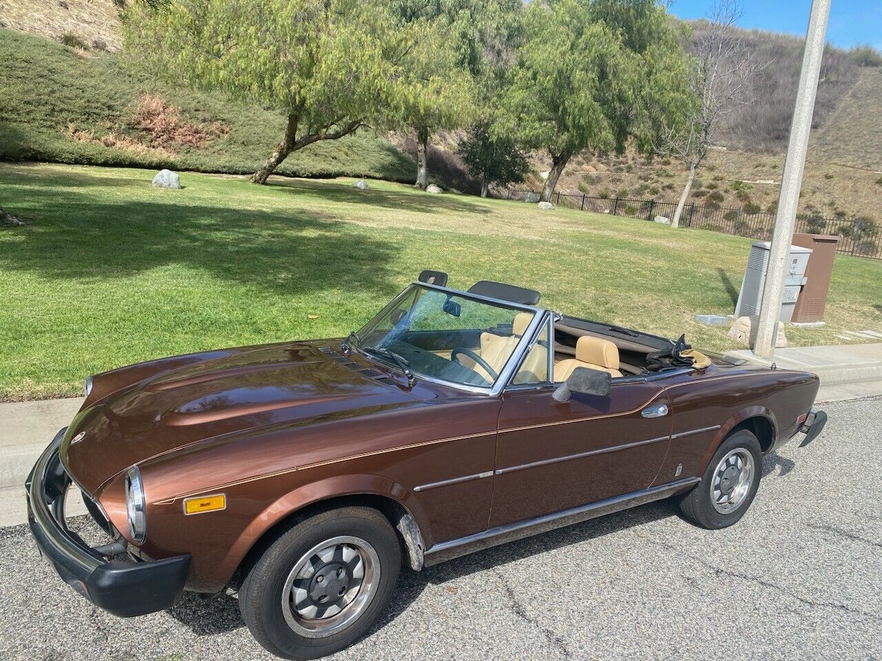 Fiat-124-Spider-Cabriolet-1981-Metallic-Brown-Tan-97689-11