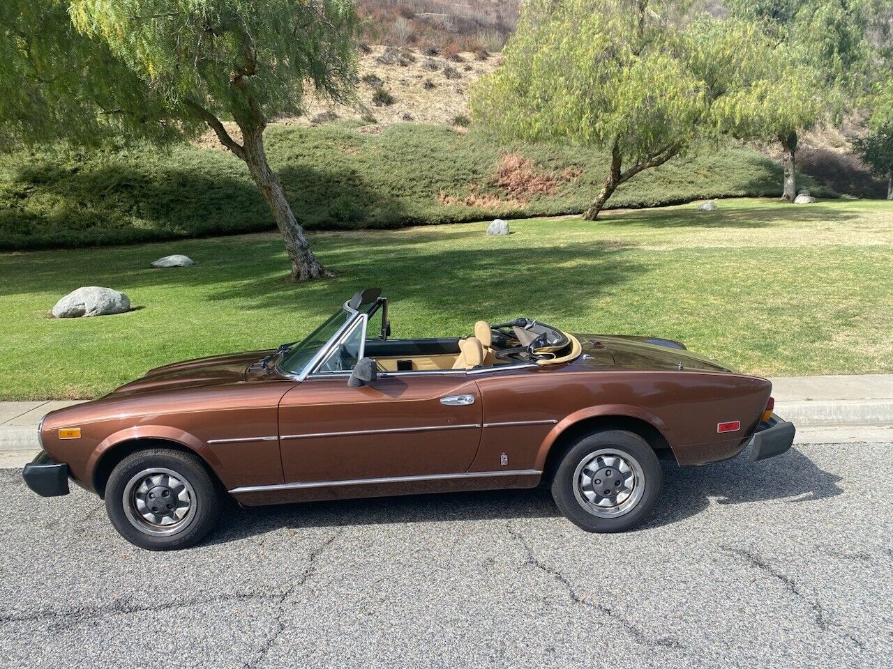 Fiat-124-Spider-Cabriolet-1981-Metallic-Brown-Tan-97689-5