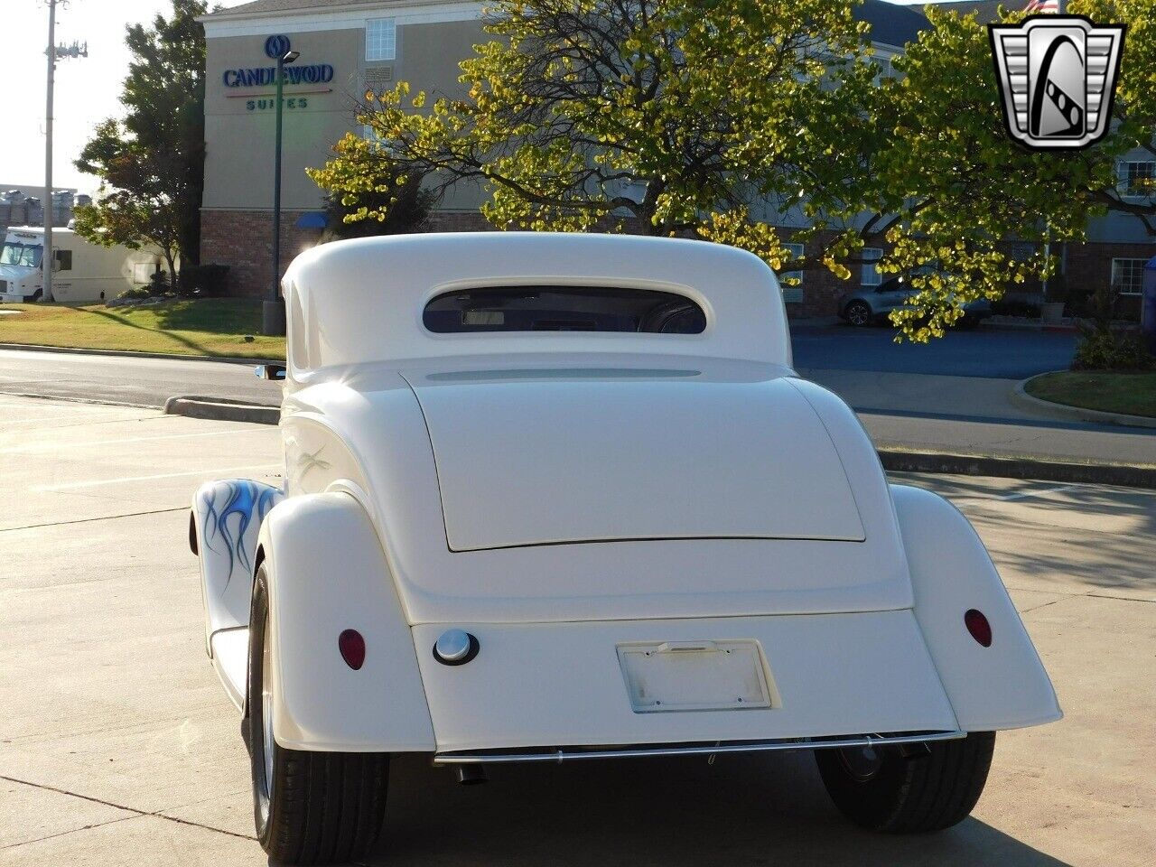 Ford-3-Window-Coupe-Coupe-1933-White-Tan-11859-5