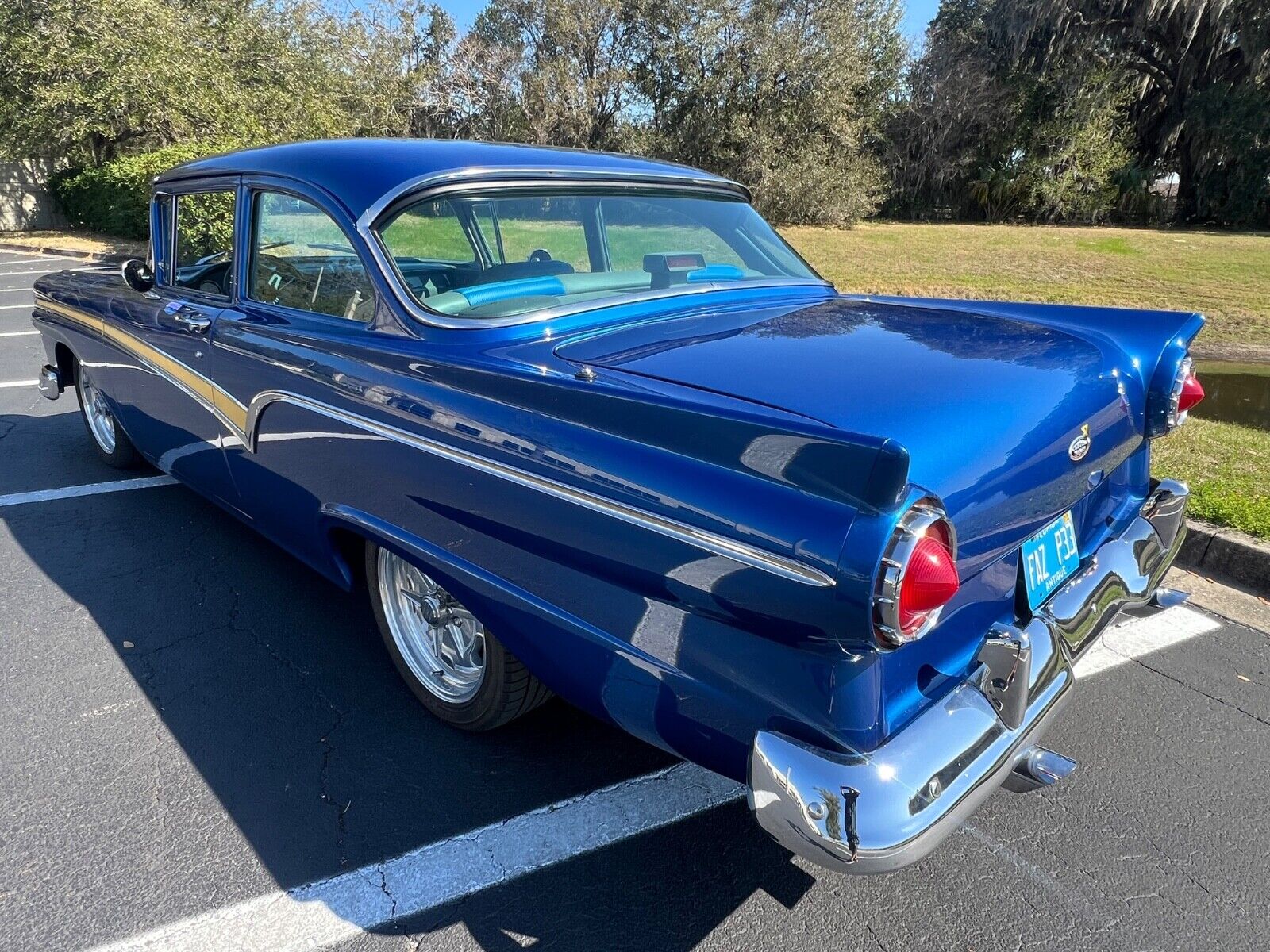 Ford-300-custom-Coupe-1957-Blue-48280-6