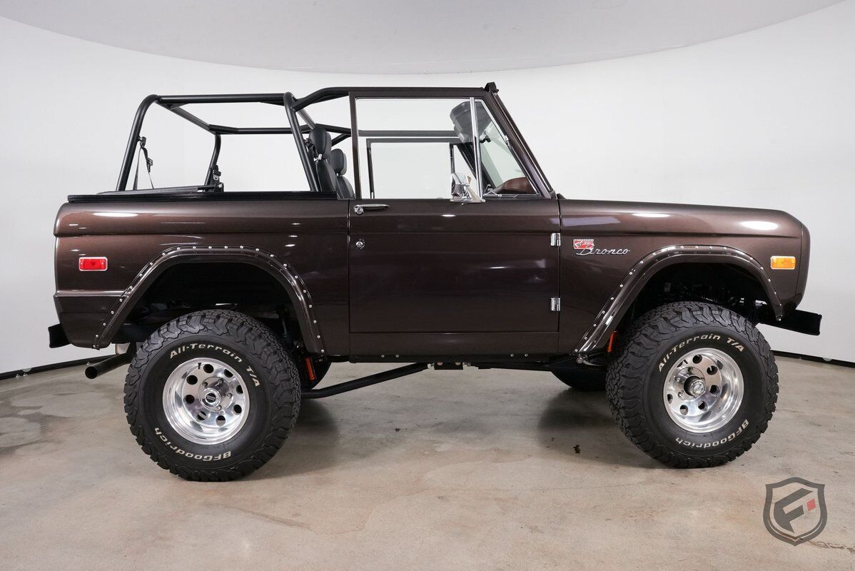 Ford-BRONCO-CUSTOM-HAND-BUILT-SUV-1968-Macadamia-Metallic-1682-9