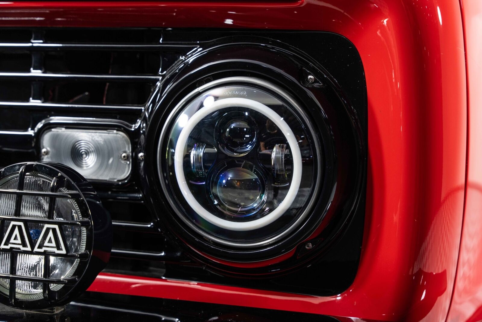 Ford-Bronco-1967-Red-Black-1609-12