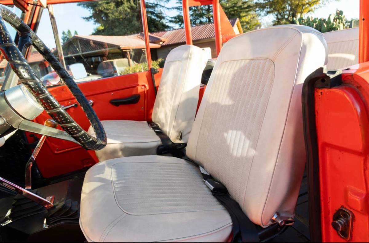 Ford-Bronco-1967-red-115872-4