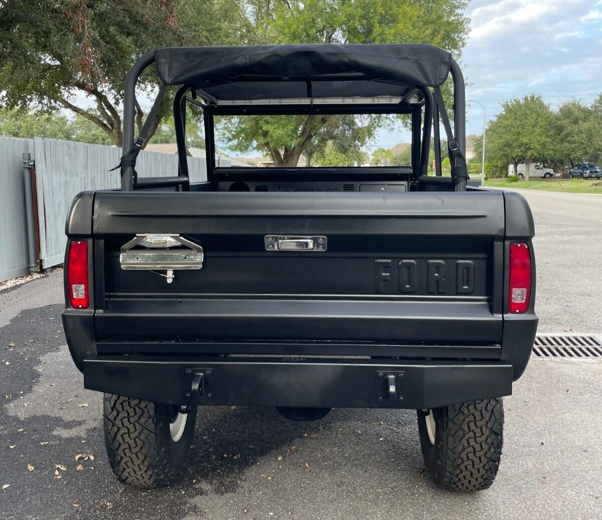 Ford-Bronco-1968-Black-NA-0-8