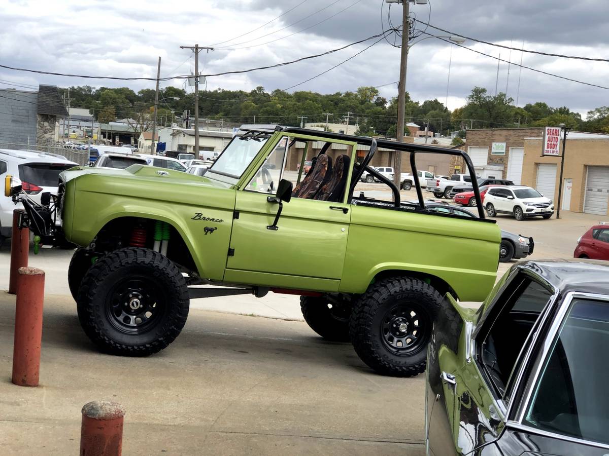 Ford-Bronco-1970-483-2