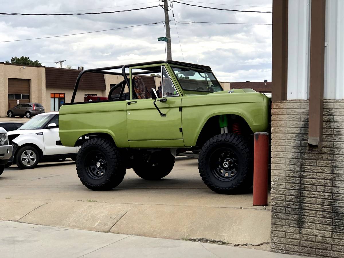 Ford-Bronco-1970-483-3