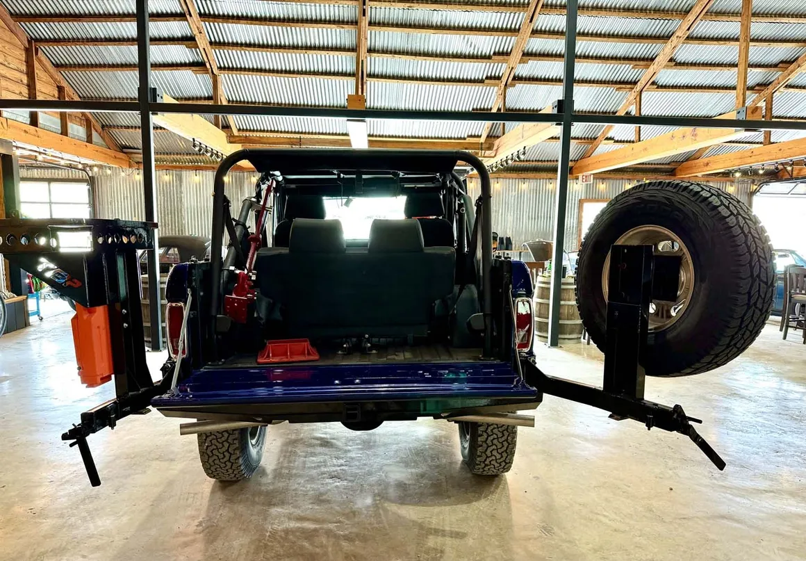 Ford-Bronco-1970-Blue-Black-1609-15