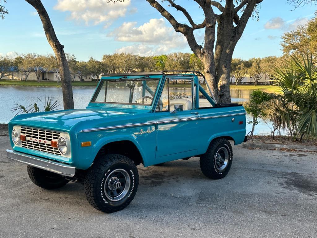 Ford-Bronco-1971-Blue-Ehite-2414-1