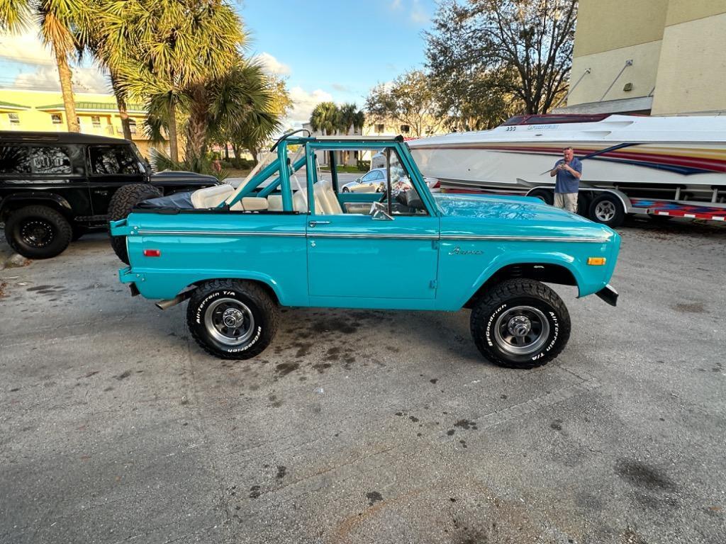 Ford-Bronco-1971-Blue-Ehite-2414-14