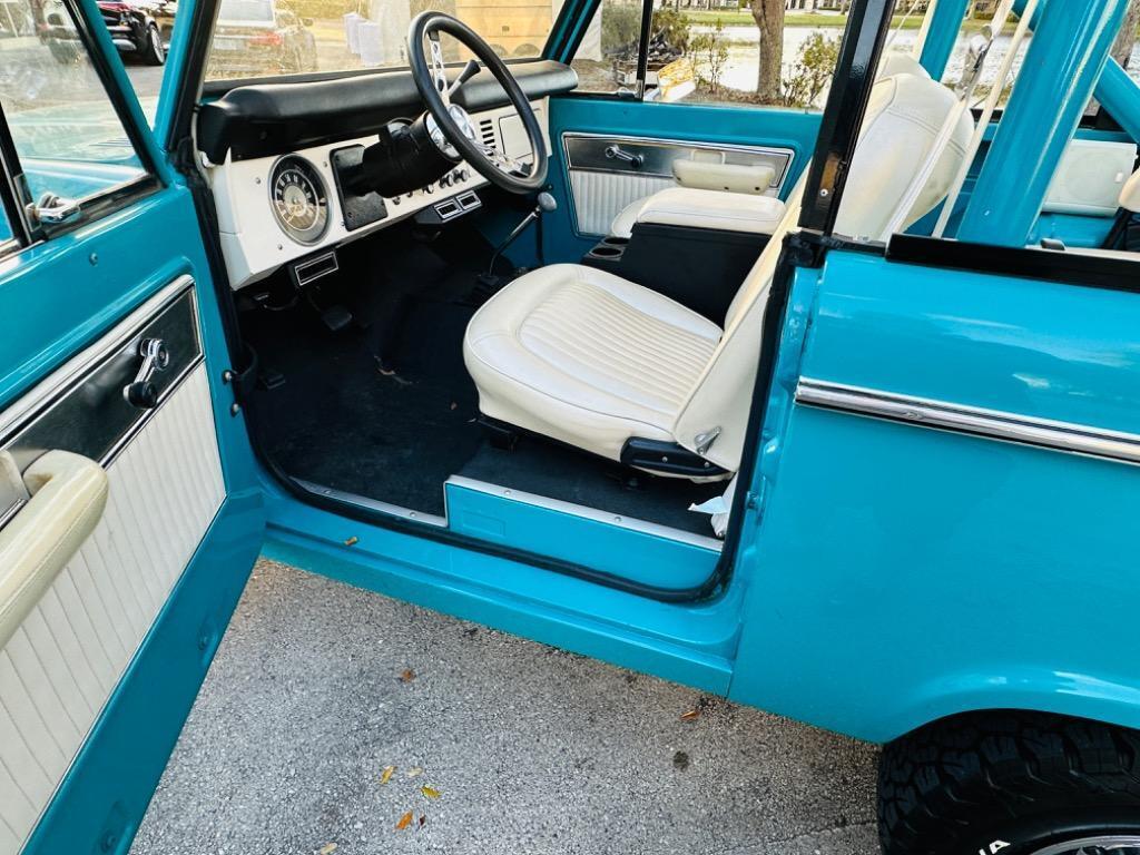 Ford-Bronco-1971-Blue-Ehite-2414-22