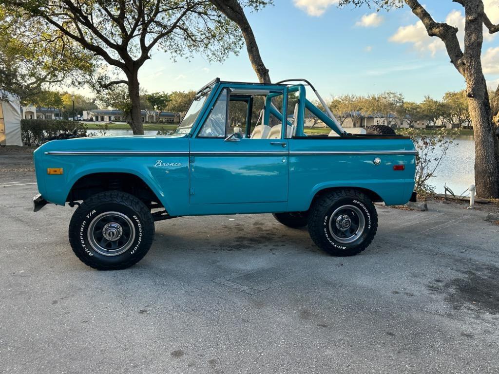 Ford-Bronco-1971-Blue-Ehite-2414-3