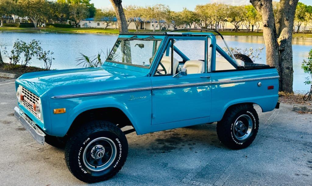 Ford-Bronco-1971-Blue-Ehite-2414-5