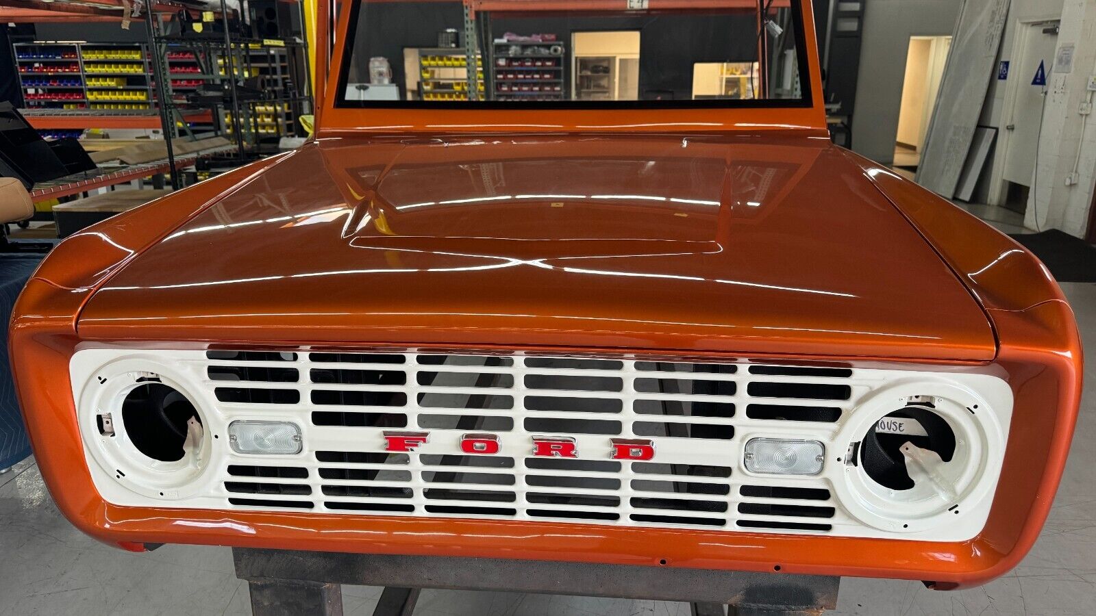 Ford-Bronco-1972-Metalic-Orange-Black-0-3