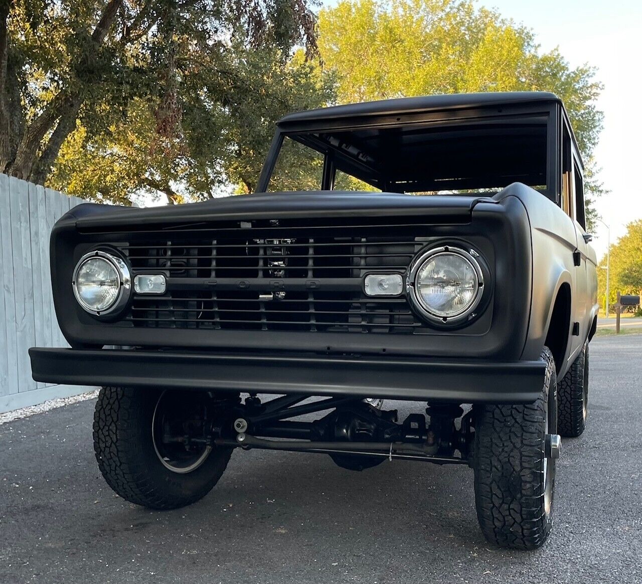 Ford-Bronco-1974-Black-NA-0-2