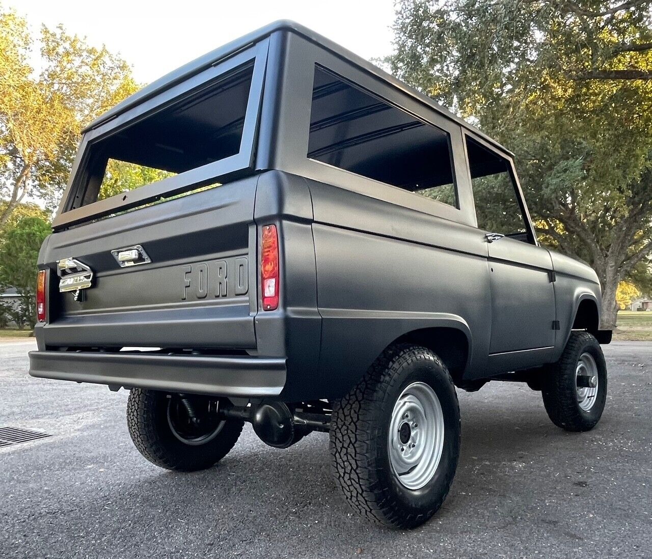 Ford-Bronco-1974-Black-NA-0-7