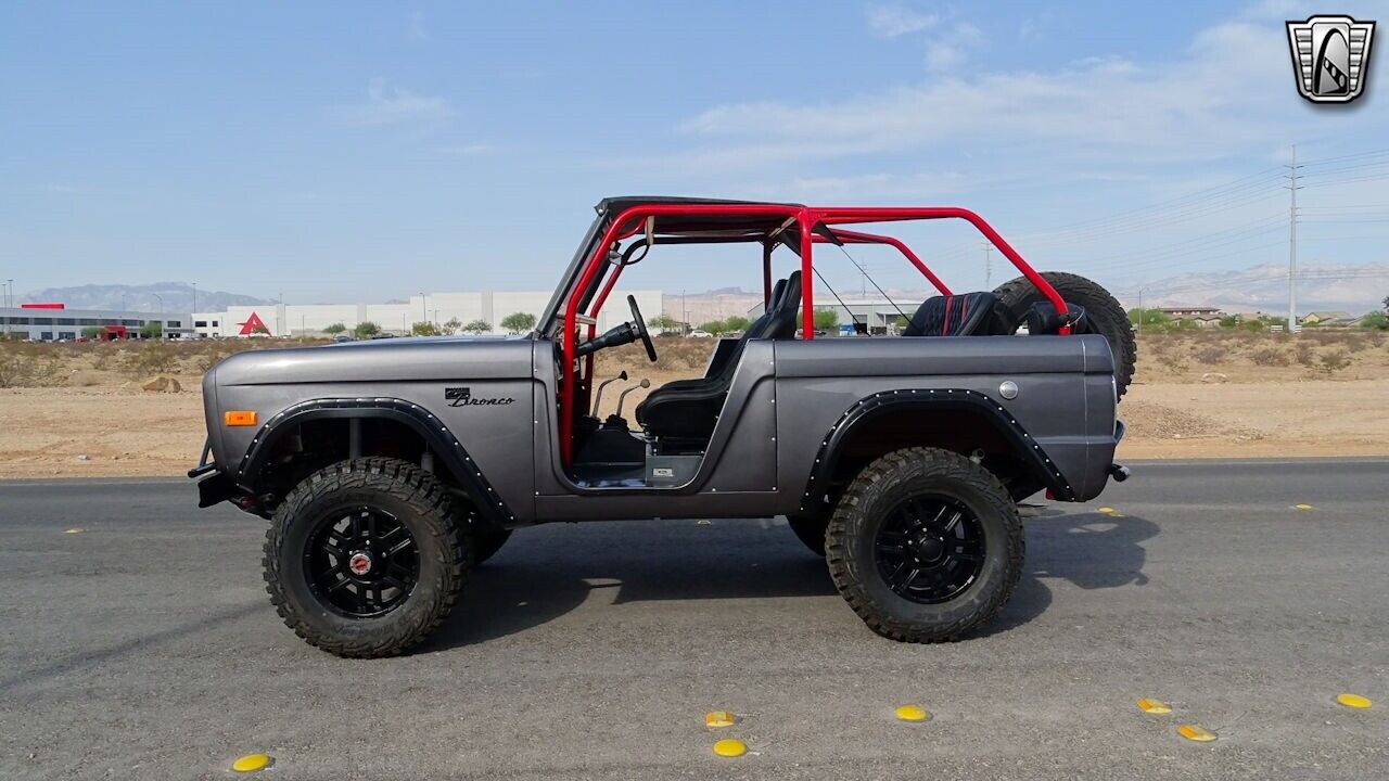 Ford-Bronco-1976-Gray-Black-47569-2