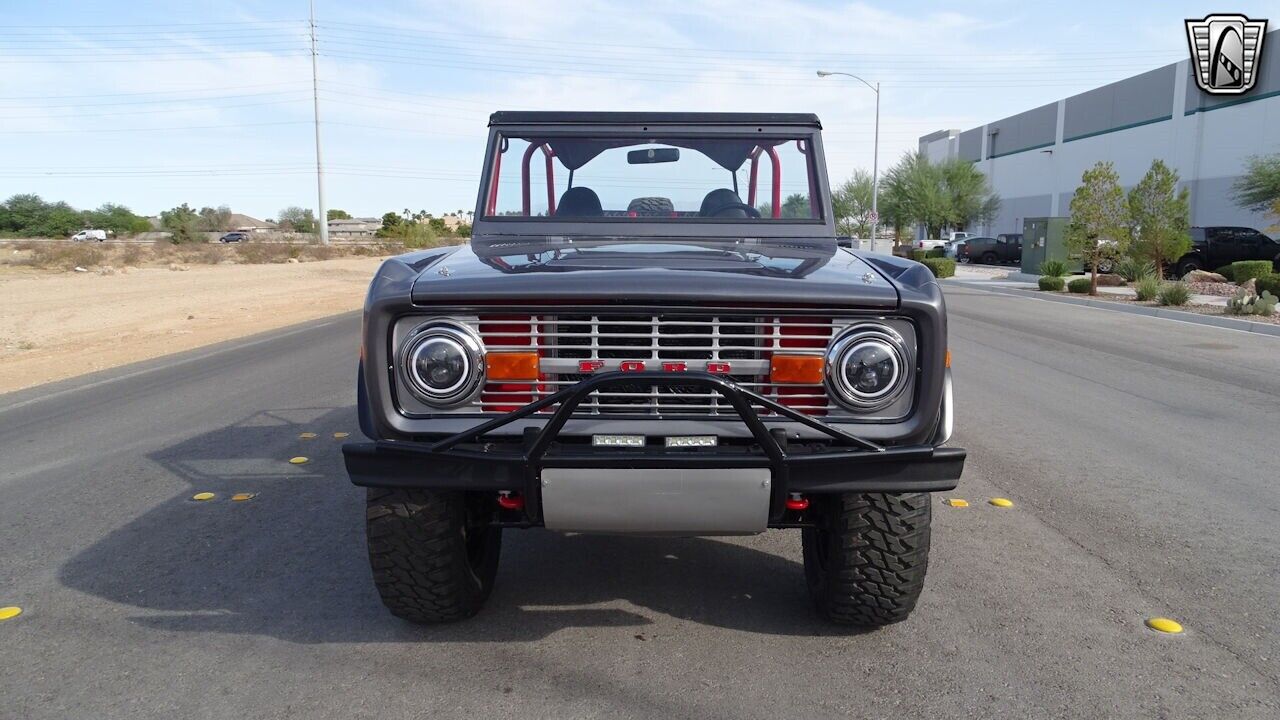 Ford-Bronco-1976-Gray-Black-47569-3