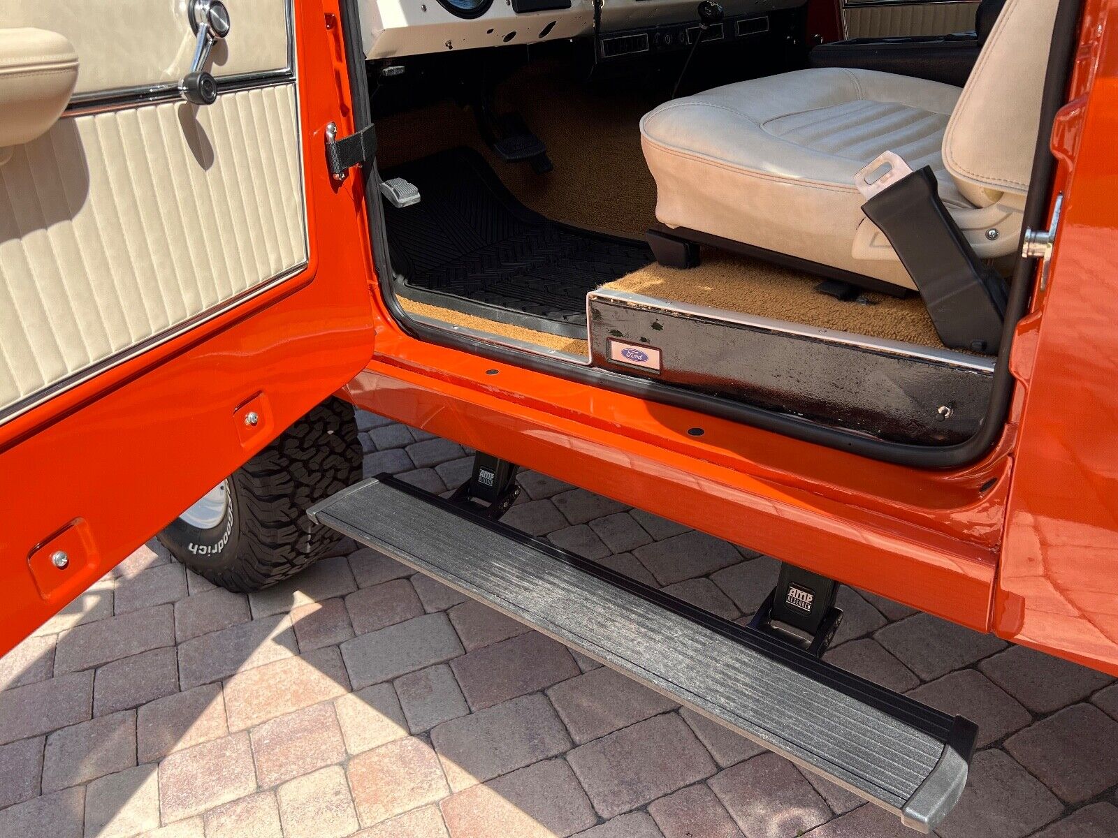 Ford-Bronco-1976-Orange-White-837-18