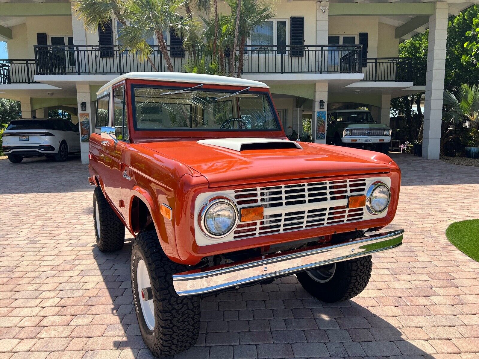 Ford-Bronco-1976-Orange-White-837-3