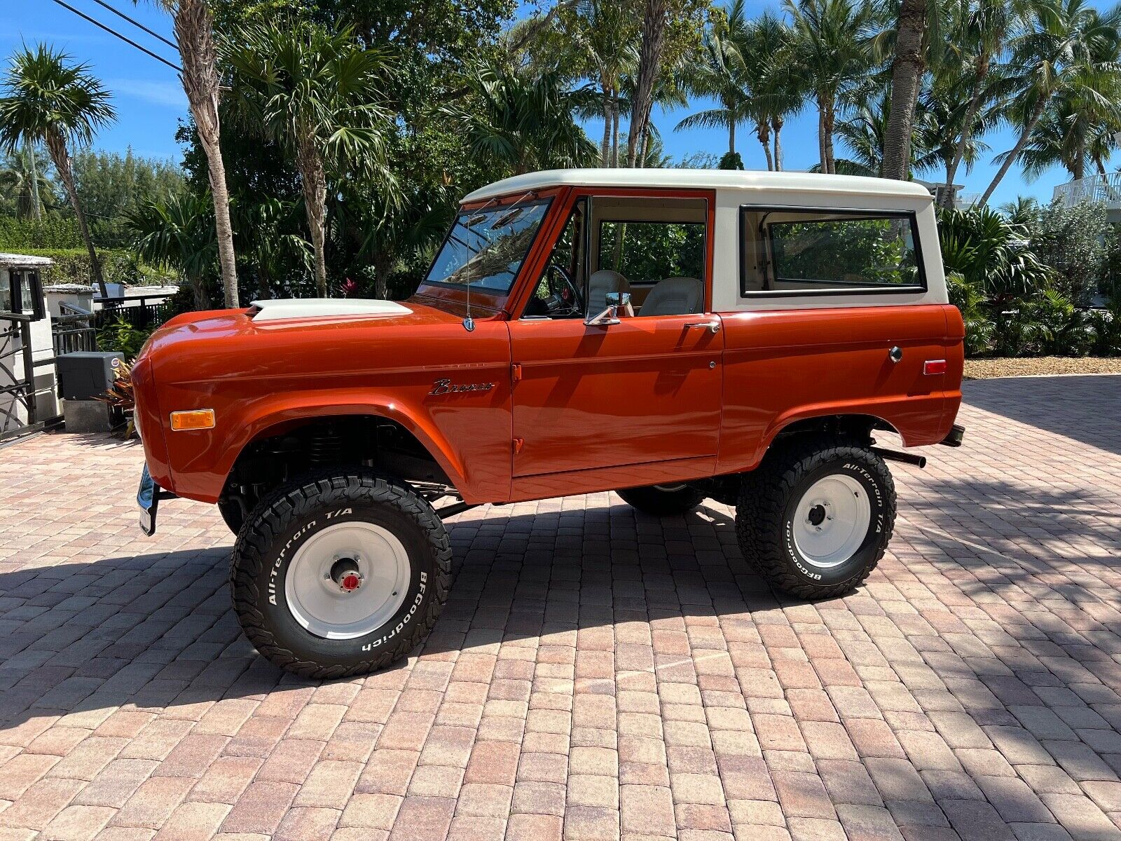 Ford-Bronco-1976-Orange-White-837-5