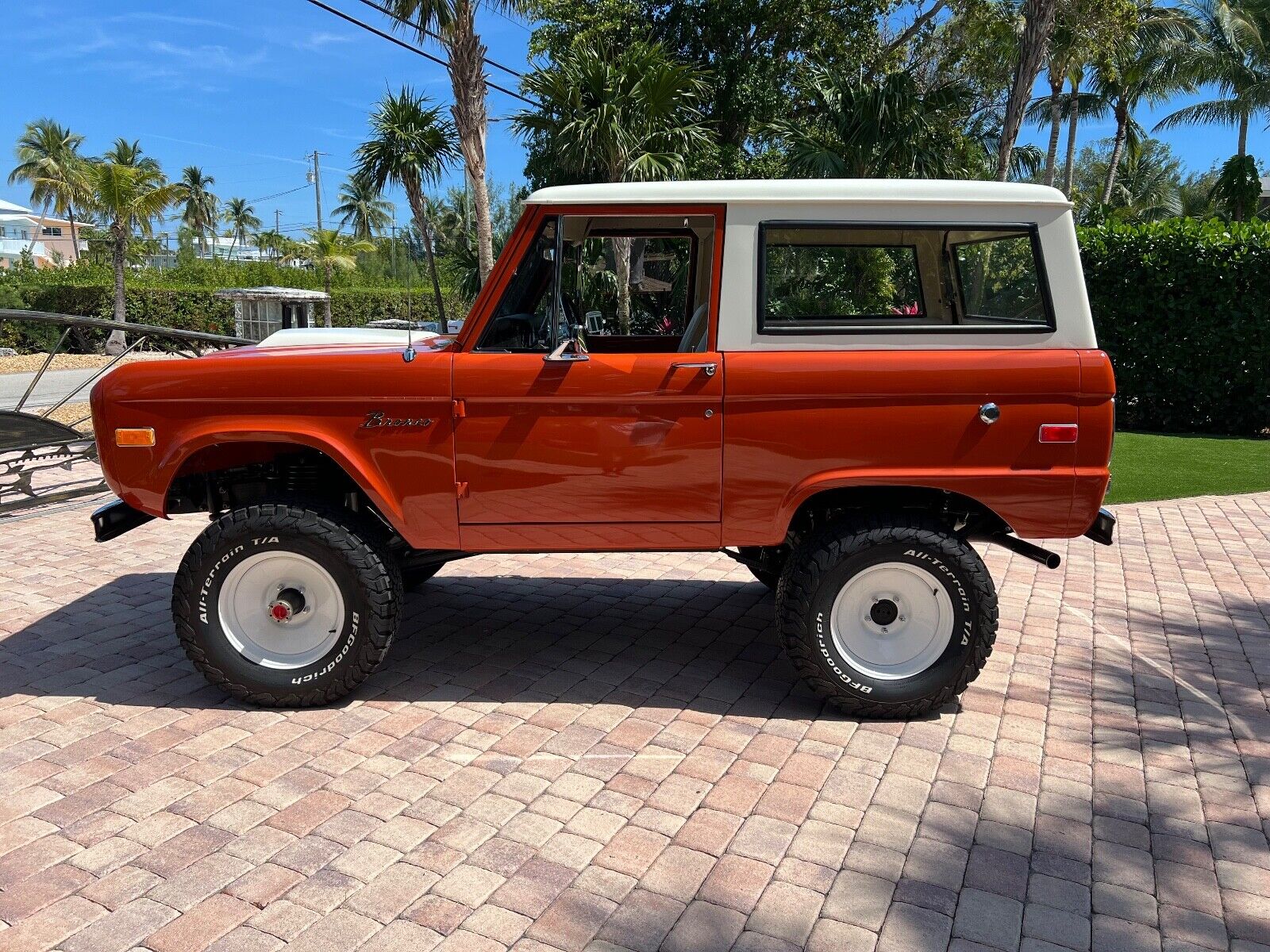 Ford-Bronco-1976-Orange-White-837-6