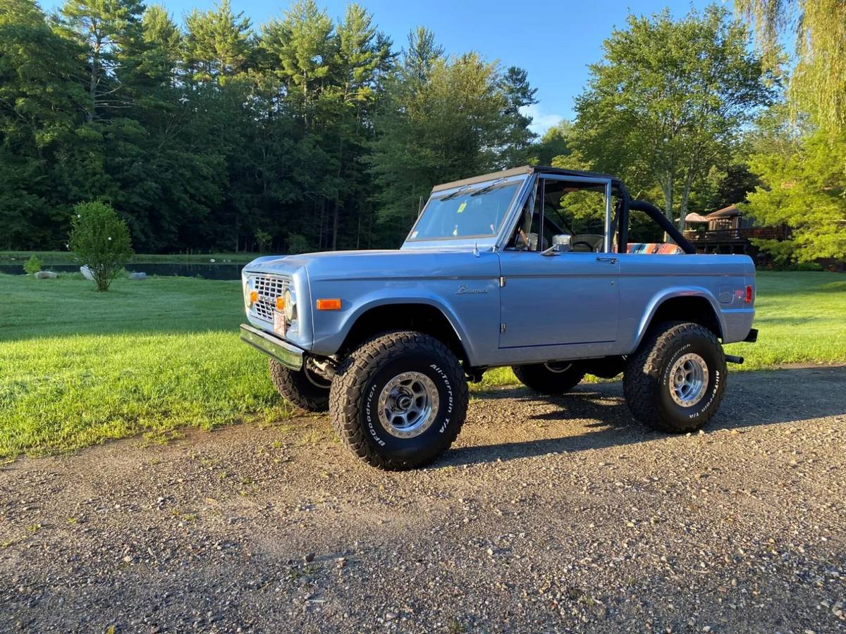 Ford-Bronco-1977-104607-1