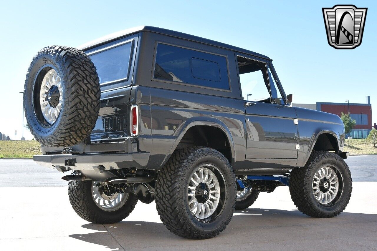 Ford-Bronco-1977-Gray-Black-731-6