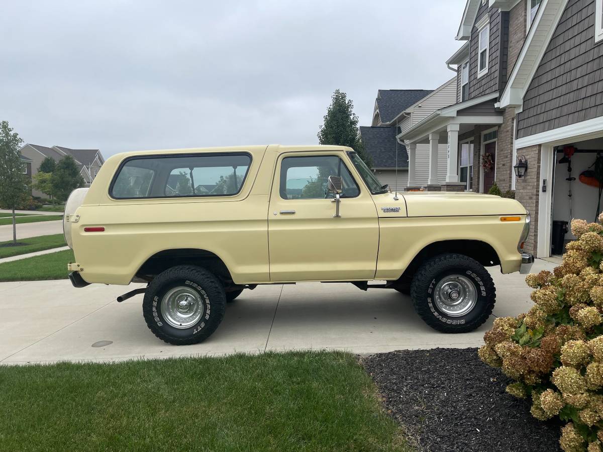 Ford-Bronco-1978-107826-2