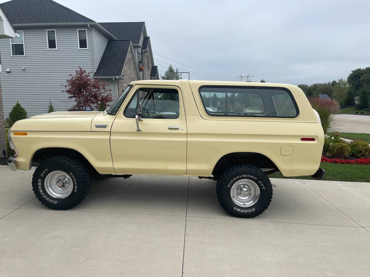 Ford-Bronco-1978-107826-4