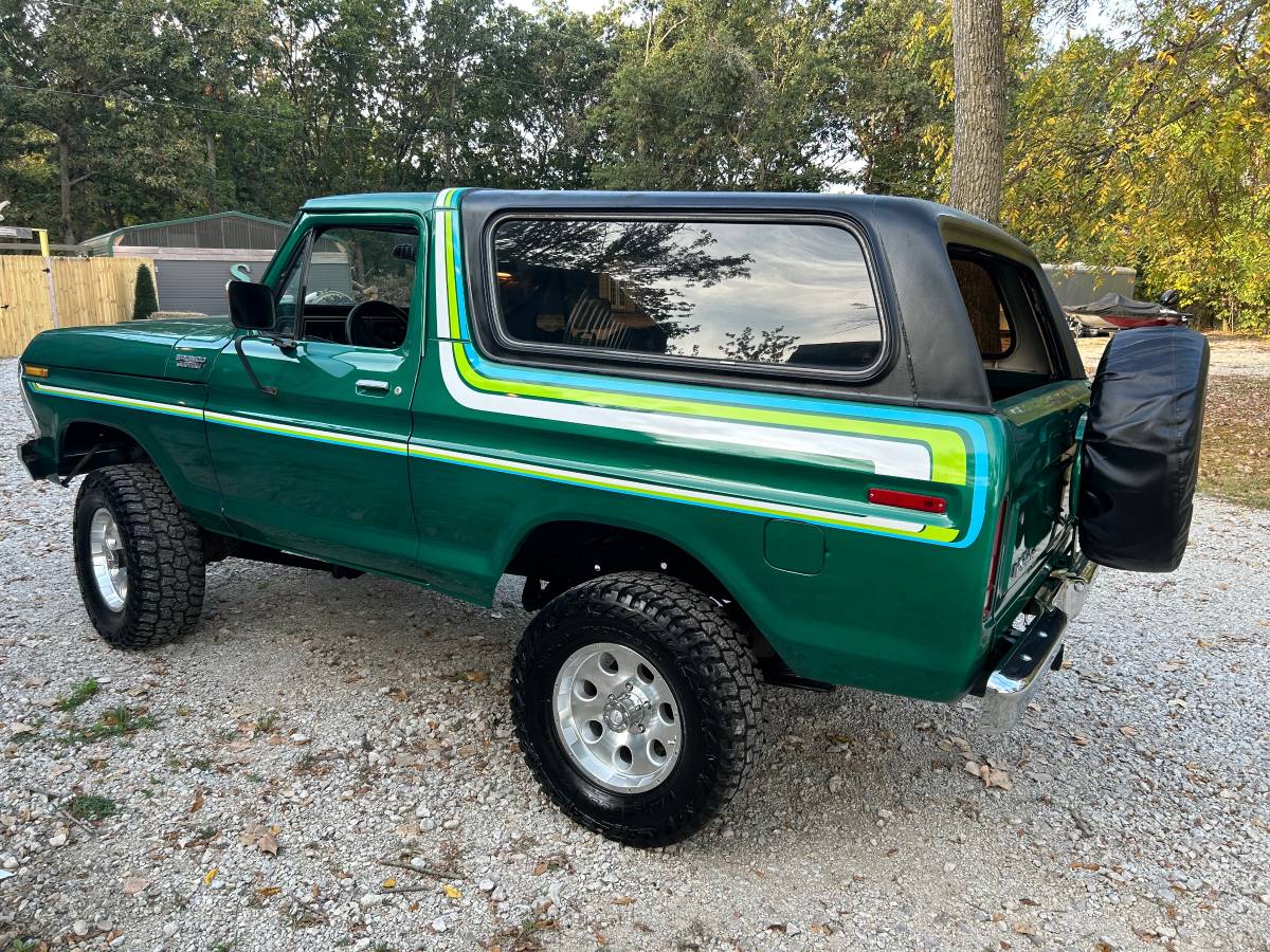 Ford-Bronco-1978-127138-1