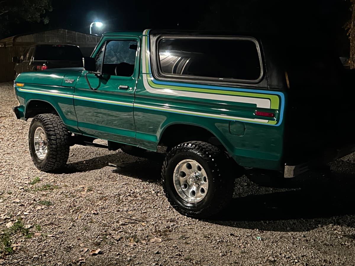 Ford-Bronco-1978-127138-2