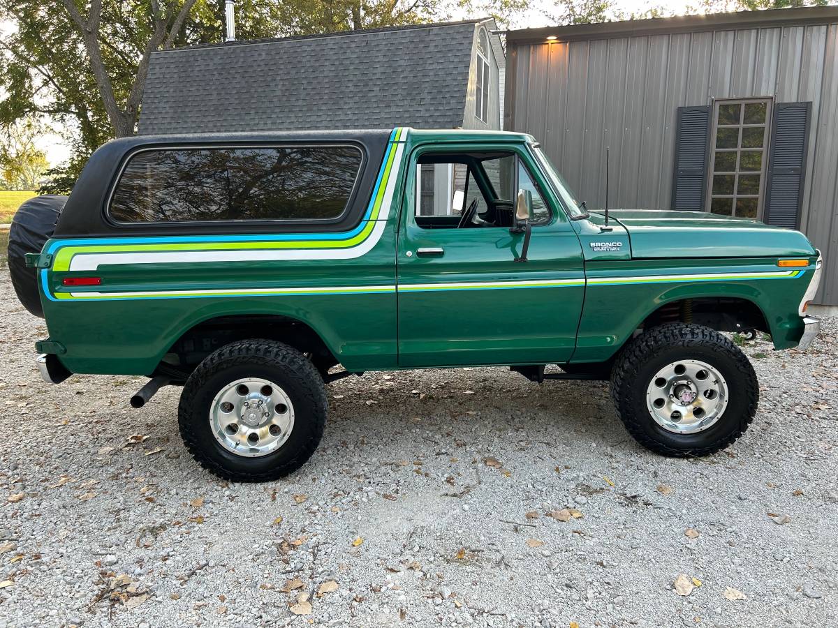 Ford-Bronco-1978-127138-7