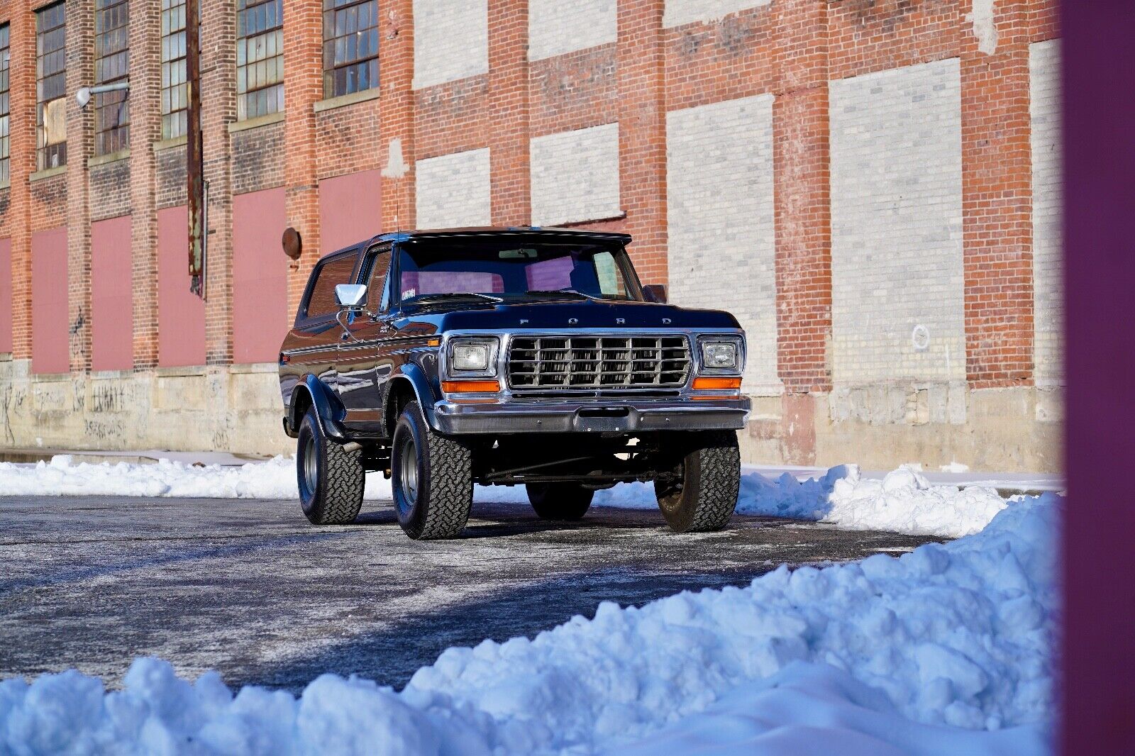 Ford-Bronco-1979-Black-Black-144841-17