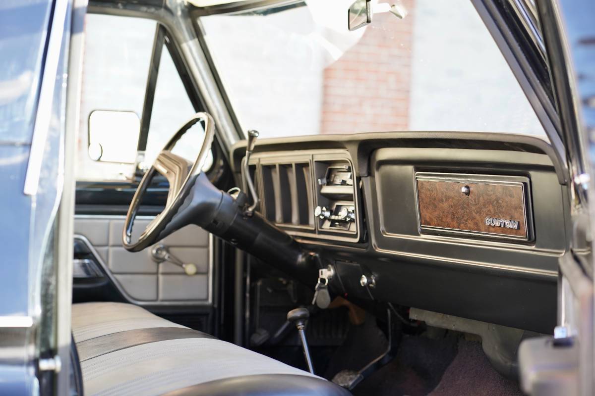 Ford-Bronco-1979-black-144841-20