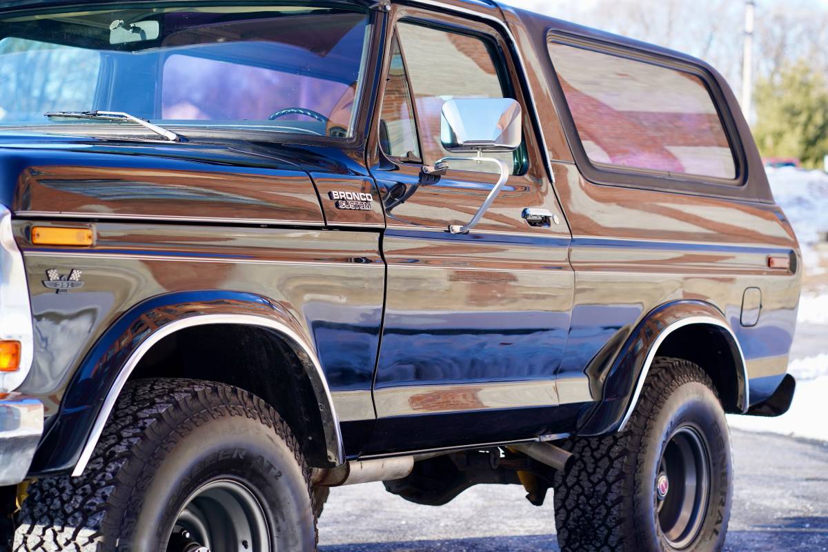 Ford-Bronco-1979-black-144841-7