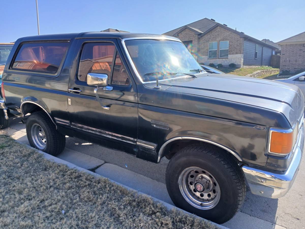 Ford-Bronco-1987-black-246229-1