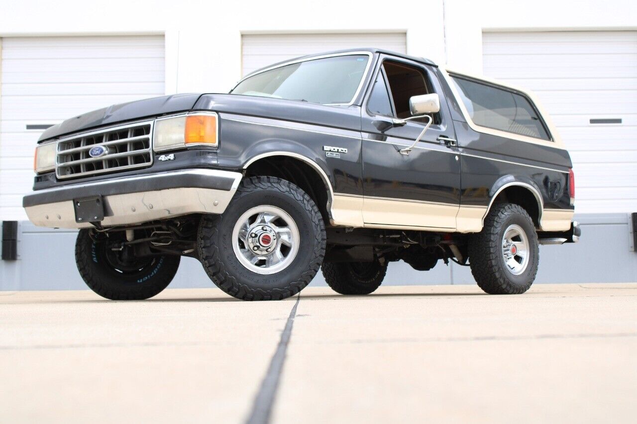 Ford-Bronco-1988-Black-Tan-84981-4