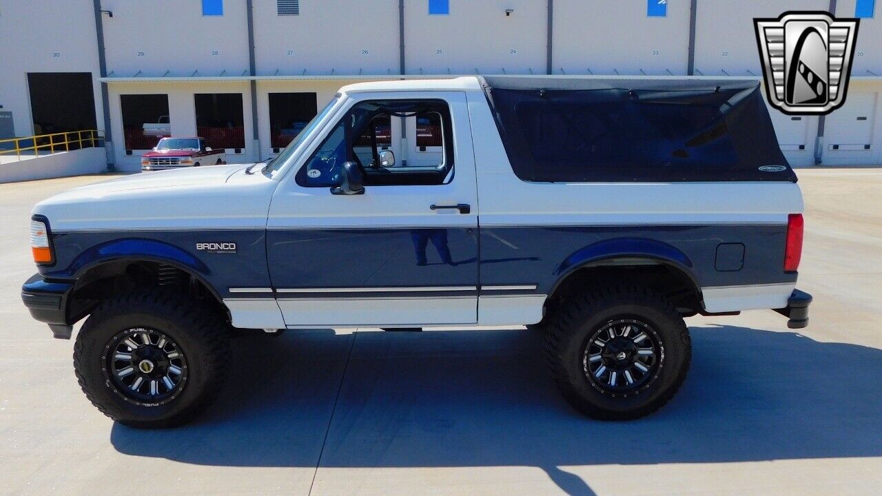 Ford-Bronco-1994-White-Blue-167447-2