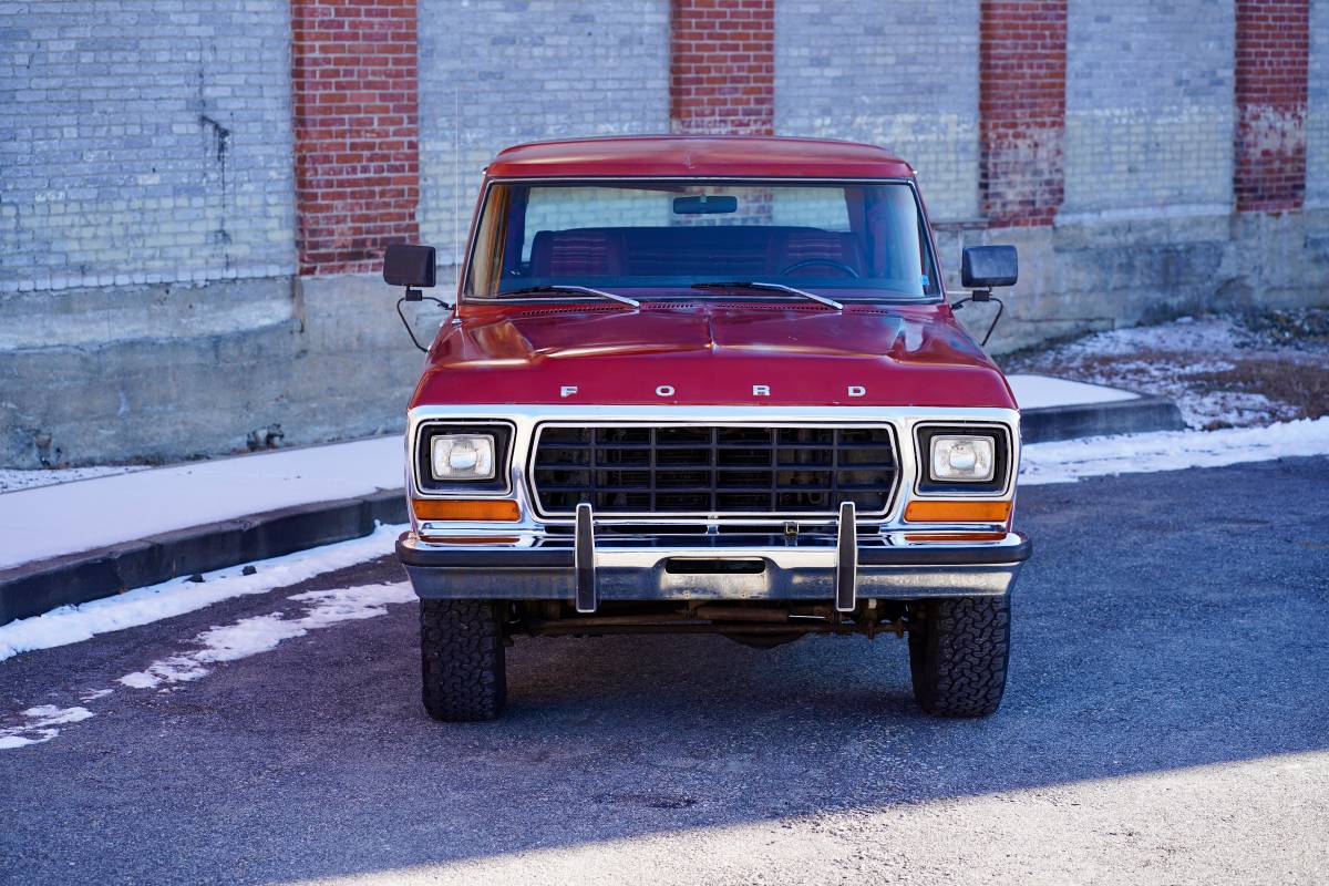 Ford-Bronco-4x4-1979-red-98170-1