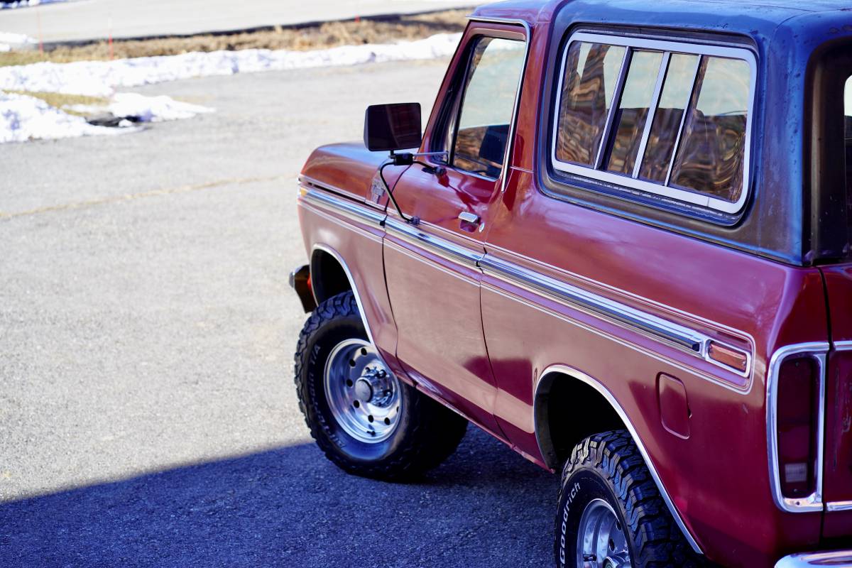 Ford-Bronco-4x4-1979-red-98170-2