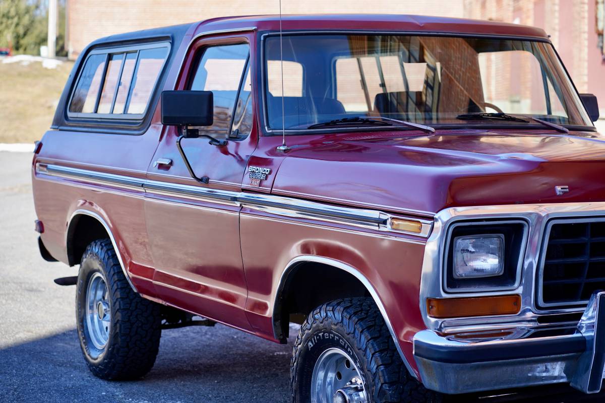 Ford-Bronco-4x4-1979-red-98170-4