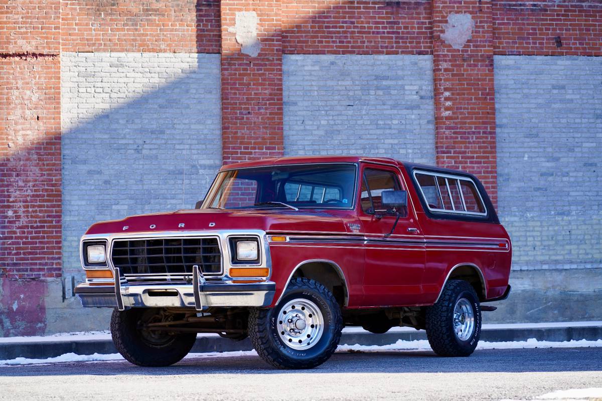 Ford-Bronco-4x4-1979-red-98170