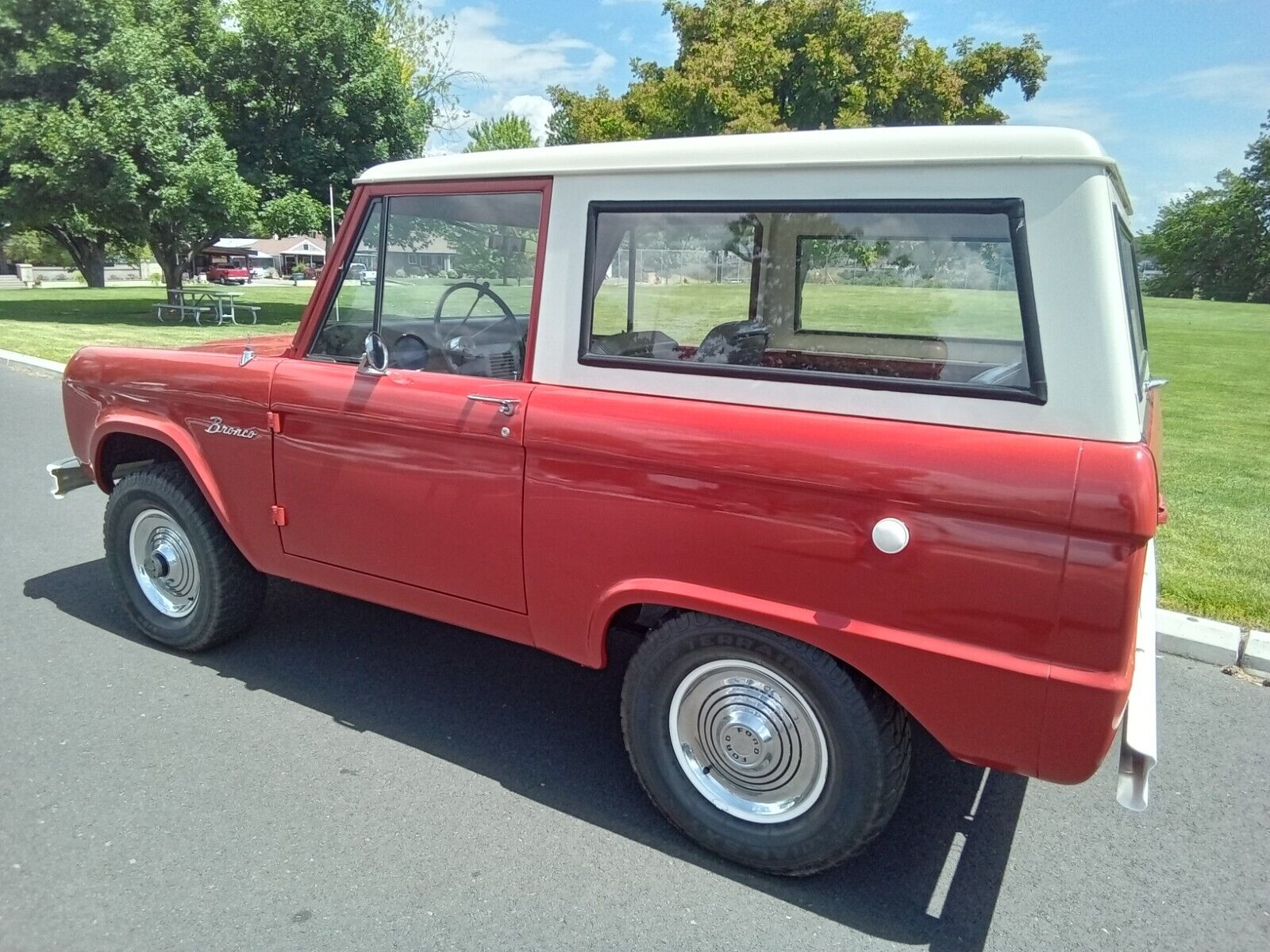 Ford-Bronco-Cabriolet-1966-Red-and-White-Red-and-silver-178975-2