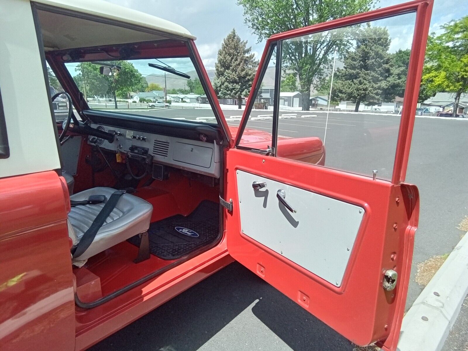 Ford-Bronco-Cabriolet-1966-Red-and-White-Red-and-silver-178975-24