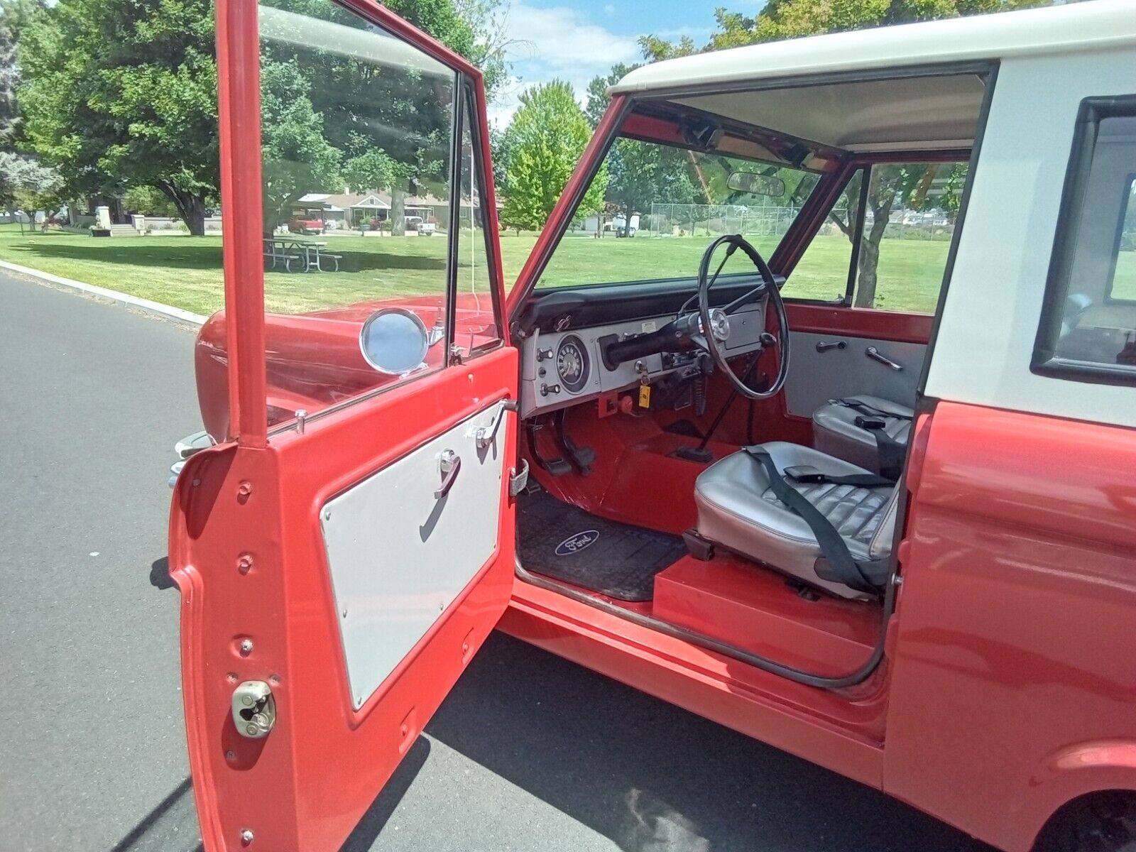 Ford-Bronco-Cabriolet-1966-Red-and-White-Red-and-silver-178975-3