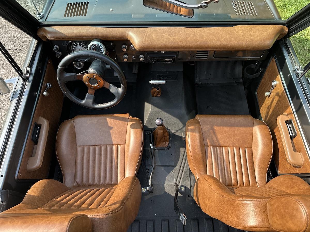 Ford-Bronco-Cabriolet-1969-Grau-Cognac-37813-2