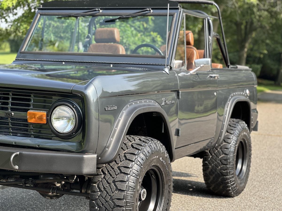 Ford-Bronco-Cabriolet-1969-Grau-Cognac-37813-22