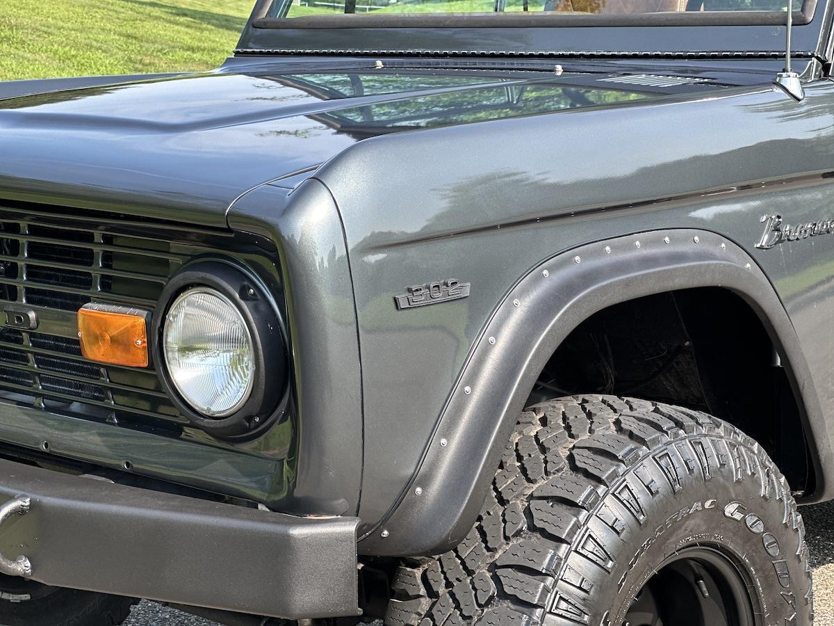 Ford-Bronco-Cabriolet-1969-Grau-Cognac-37813-24